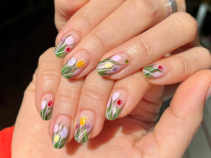 Short natural nails painted with tulips